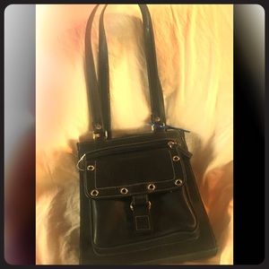 Solid Leather beauty crossbody!  Lots of pockets!